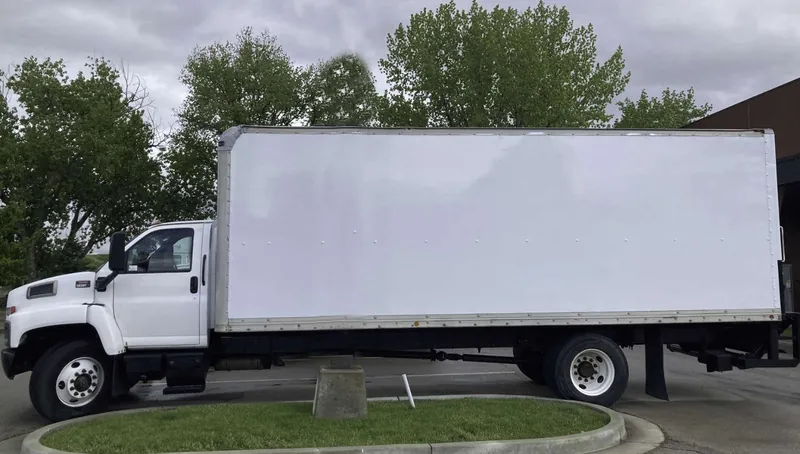 26 foot open box art department truck with lift gate