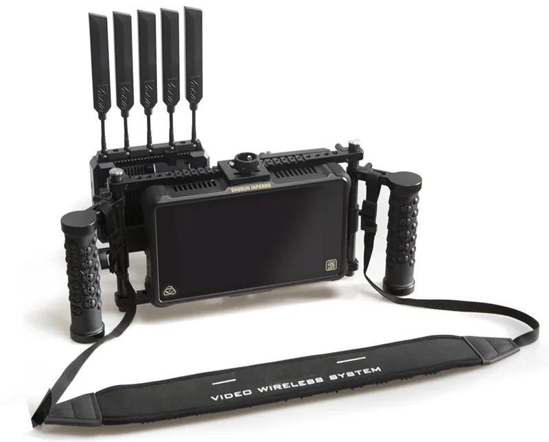 Portable HD director's monitor with wireless receiver and battery plate
