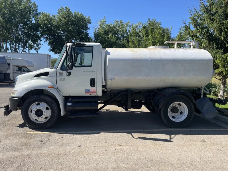2000 gallon water truck, no CDL required